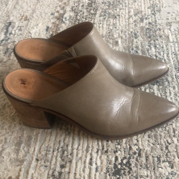 Frye Flynn Pointed Toe Block Heel Mules Grey  Tumbled Italian Leather 10M - Picture 5 of 12
